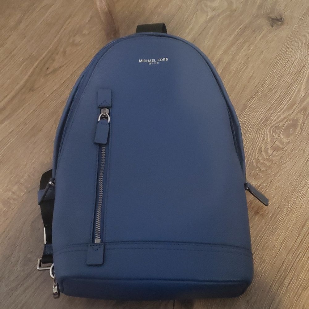 Micheal Kors Men's Russel Leather Ocean Blue Medium Sling Pack Bag